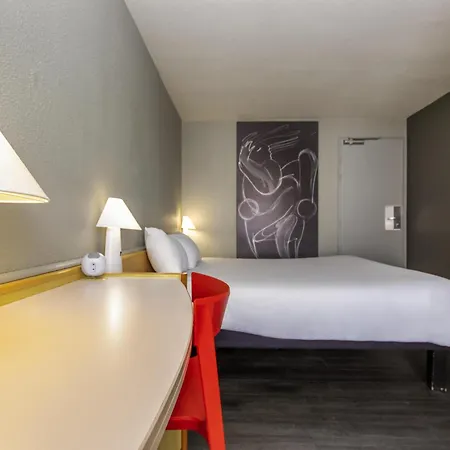 Ibis Rochefort-2